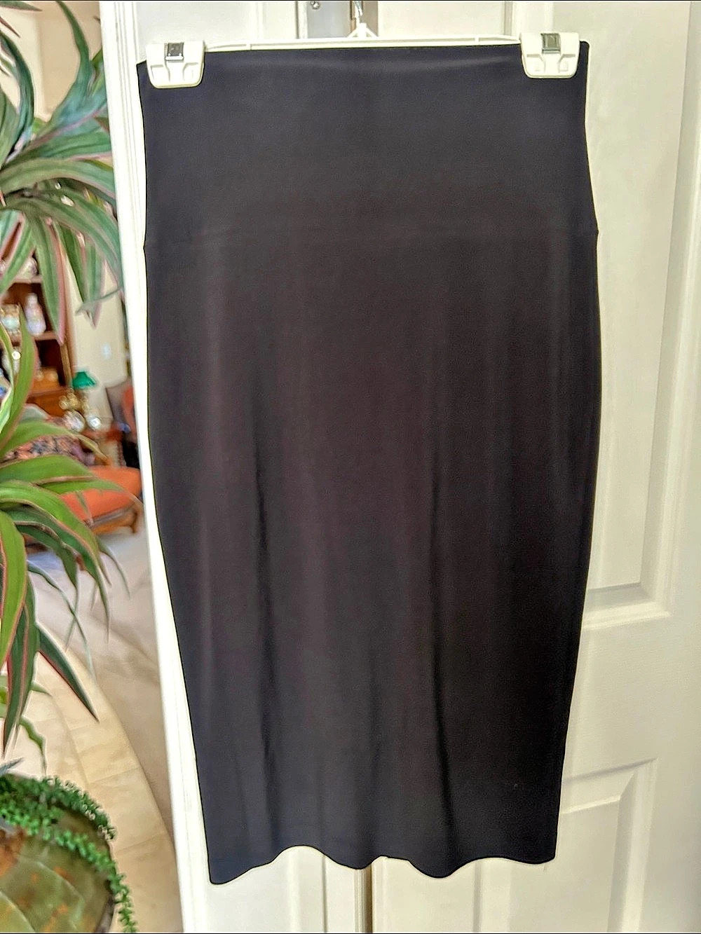 Norma Kamali Straight pencil Skirt to Midcalf Black Midi Size S